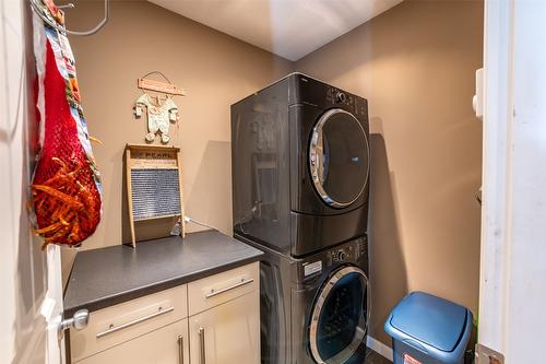 102-361 Brunswick Street, Penticton, BC - Indoor Photo Showing Laundry Room