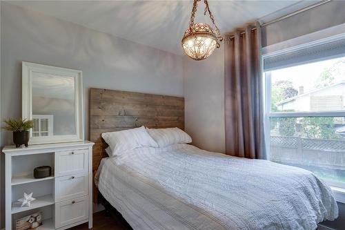 1349 Orchard Drive, Kelowna, BC - Indoor Photo Showing Bedroom