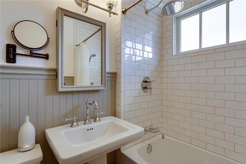 1349 Orchard Drive, Kelowna, BC - Indoor Photo Showing Bathroom