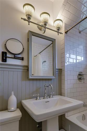 1349 Orchard Drive, Kelowna, BC - Indoor Photo Showing Bathroom