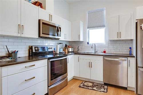 1349 Orchard Drive, Kelowna, BC - Indoor Photo Showing Kitchen With Upgraded Kitchen