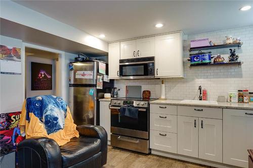 1349 Orchard Drive, Kelowna, BC - Indoor Photo Showing Kitchen