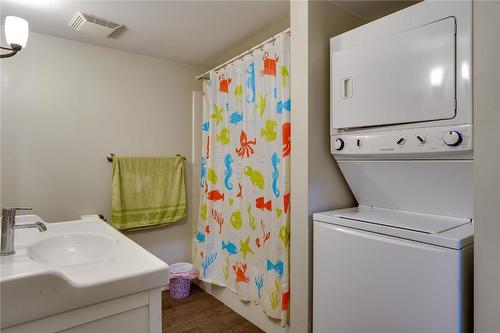 1349 Orchard Drive, Kelowna, BC - Indoor Photo Showing Laundry Room