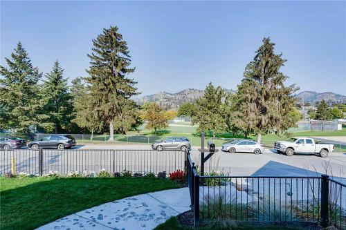 1349 Orchard Drive, Kelowna, BC - Outdoor