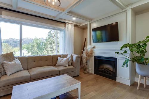 1349 Orchard Drive, Kelowna, BC - Indoor Photo Showing Living Room With Fireplace