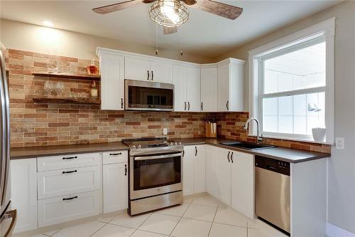 1349 Orchard Drive, Kelowna, BC - Indoor Photo Showing Kitchen