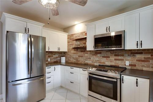 1349 Orchard Drive, Kelowna, BC - Indoor Photo Showing Kitchen