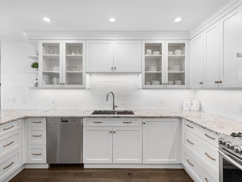 4320 Bedford Road, Kelowna, BC - Indoor Photo Showing Kitchen With Upgraded Kitchen