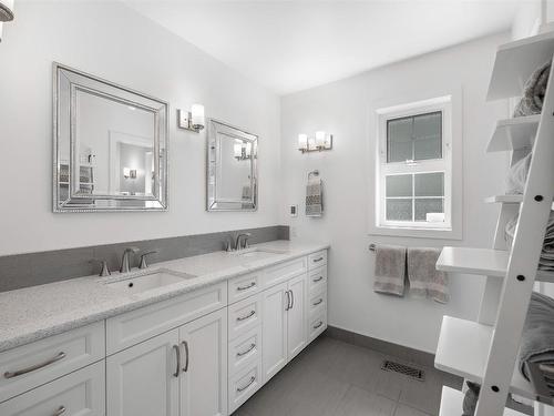 4320 Bedford Road, Kelowna, BC - Indoor Photo Showing Bathroom