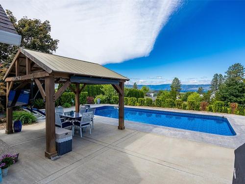 4320 Bedford Road, Kelowna, BC - Outdoor With In Ground Pool