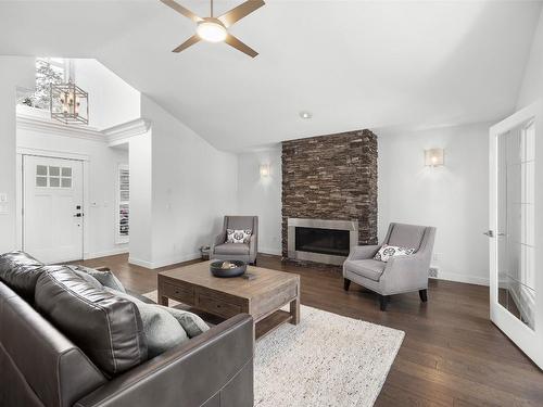 4320 Bedford Road, Kelowna, BC - Indoor Photo Showing Living Room With Fireplace