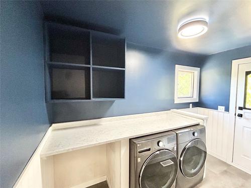 3312 6 Highway, Lumby, BC - Indoor Photo Showing Laundry Room