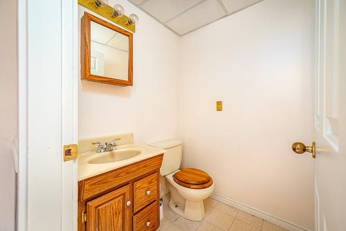 3312 6 Highway, Lumby, BC - Indoor Photo Showing Bathroom