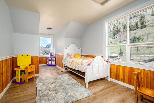 3312 6 Highway, Lumby, BC - Indoor Photo Showing Bedroom