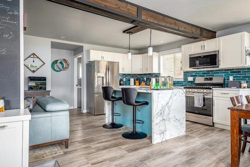 3312 6 Highway, Lumby, BC - Indoor Photo Showing Kitchen