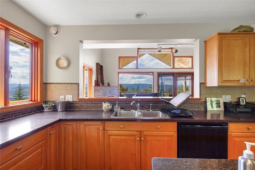 5600 Hartnell Road, Vernon, BC - Indoor Photo Showing Kitchen With Double Sink