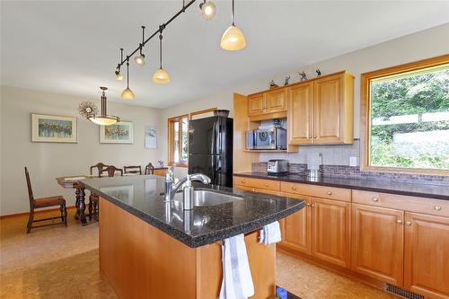 5600 Hartnell Road, Vernon, BC - Indoor Photo Showing Kitchen