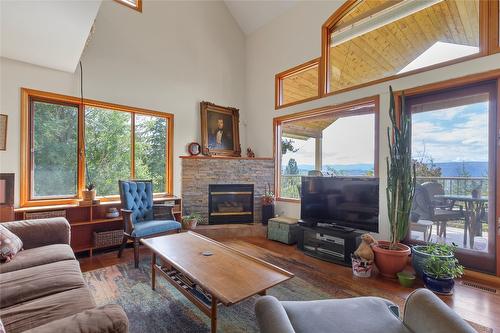 5600 Hartnell Road, Vernon, BC - Indoor Photo Showing Living Room With Fireplace