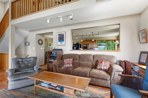 5600 Hartnell Road, Vernon, BC - Indoor Photo Showing Living Room