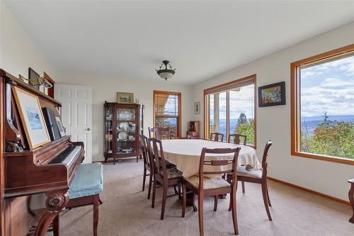 5600 Hartnell Road, Vernon, BC - Indoor Photo Showing Dining Room