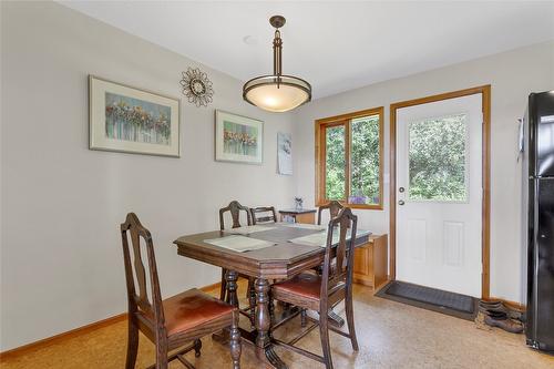 5600 Hartnell Road, Vernon, BC - Indoor Photo Showing Dining Room