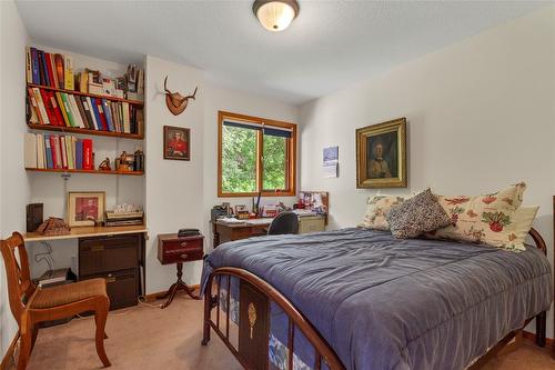 5600 Hartnell Road, Vernon, BC - Indoor Photo Showing Bedroom