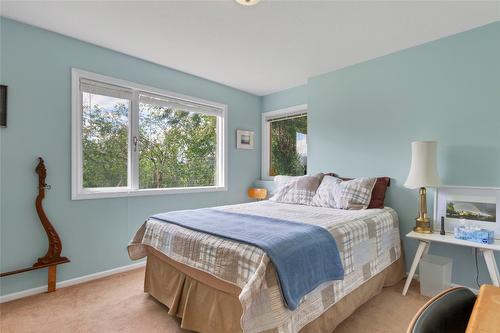 5600 Hartnell Road, Vernon, BC - Indoor Photo Showing Bedroom