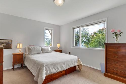 5600 Hartnell Road, Vernon, BC - Indoor Photo Showing Bedroom