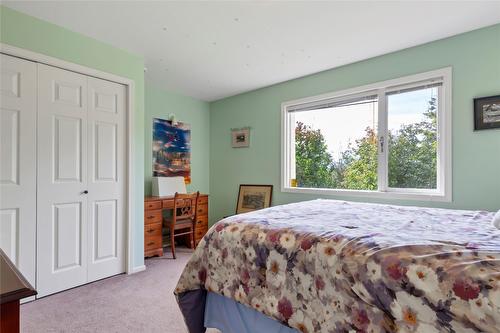 5600 Hartnell Road, Vernon, BC - Indoor Photo Showing Bedroom