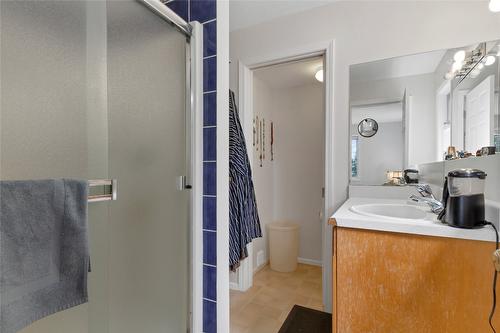 5600 Hartnell Road, Vernon, BC - Indoor Photo Showing Bathroom