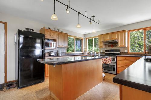 5600 Hartnell Road, Vernon, BC - Indoor Photo Showing Kitchen