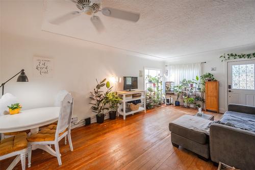 294 Norton Street, Penticton, BC - Indoor Photo Showing Living Room