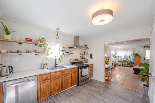 294 Norton Street, Penticton, BC - Indoor Photo Showing Kitchen With Double Sink