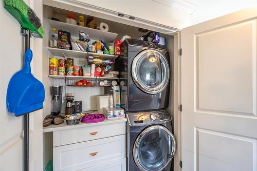 294 Norton Street, Penticton, BC - Indoor Photo Showing Laundry Room