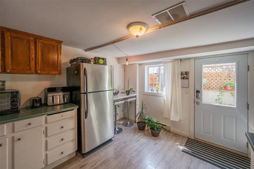 294 Norton Street, Penticton, BC - Indoor Photo Showing Kitchen