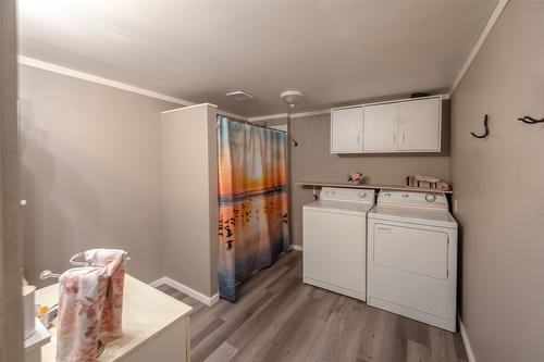 294 Norton Street, Penticton, BC - Indoor Photo Showing Laundry Room