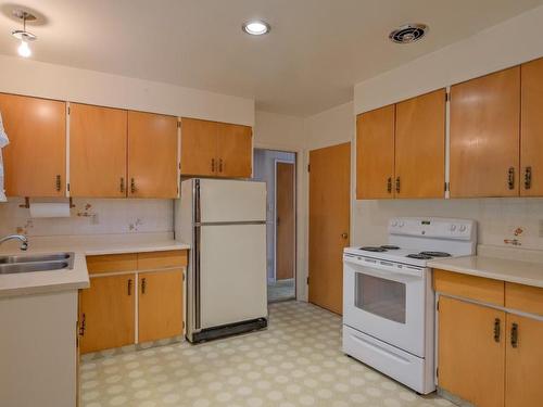 1915 Bowes Street, Kelowna, BC - Indoor Photo Showing Kitchen With Double Sink