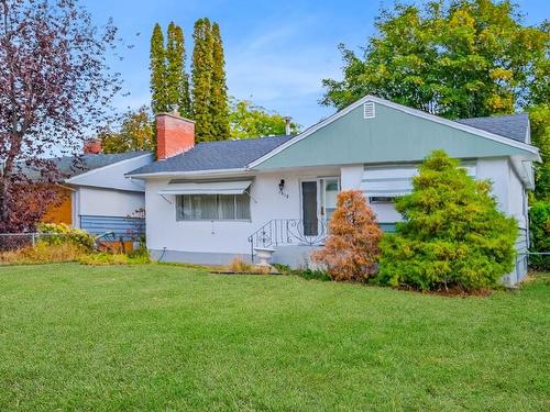 1915 Bowes Street, Kelowna, BC - Outdoor