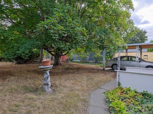 1915 Bowes Street, Kelowna, BC - Outdoor