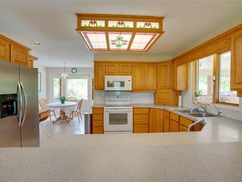 5125 Salmon River Road, Spallumcheen, BC - Indoor Photo Showing Kitchen With Double Sink