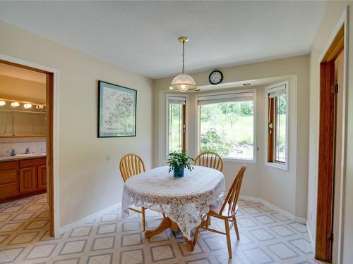 5125 Salmon River Road, Spallumcheen, BC - Indoor Photo Showing Dining Room