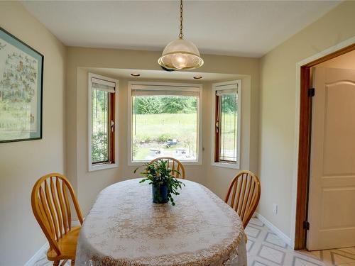 5125 Salmon River Road, Spallumcheen, BC - Indoor Photo Showing Dining Room