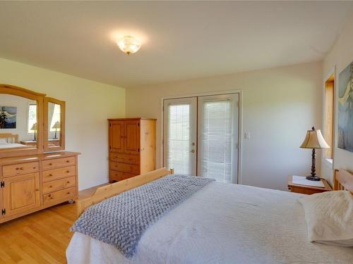 5125 Salmon River Road, Spallumcheen, BC - Indoor Photo Showing Bedroom