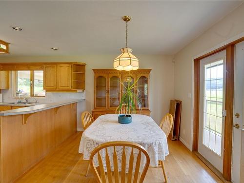 5125 Salmon River Road, Spallumcheen, BC - Indoor Photo Showing Dining Room