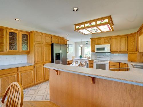 5125 Salmon River Road, Spallumcheen, BC - Indoor Photo Showing Kitchen With Double Sink