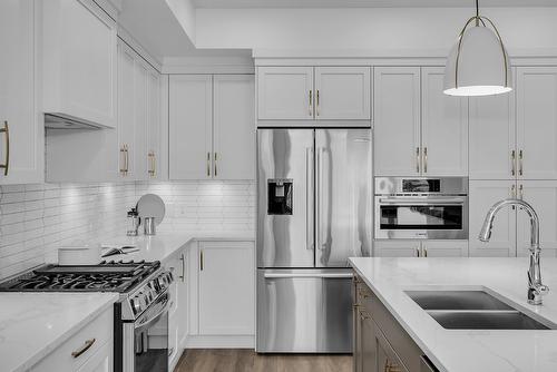 981 Lochness Street, Kelowna, BC - Indoor Photo Showing Kitchen With Double Sink With Upgraded Kitchen