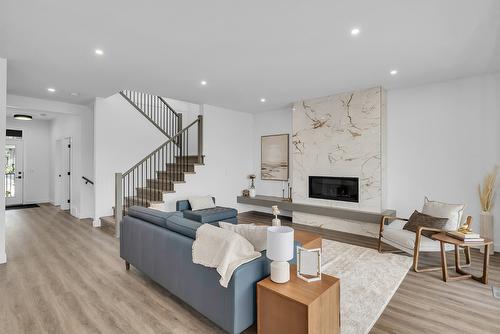 981 Lochness Street, Kelowna, BC - Indoor Photo Showing Living Room With Fireplace