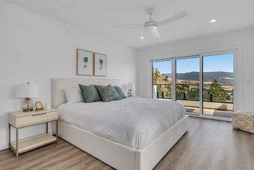 981 Lochness Street, Kelowna, BC - Indoor Photo Showing Bedroom