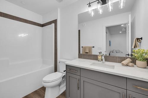 981 Lochness Street, Kelowna, BC - Indoor Photo Showing Bathroom