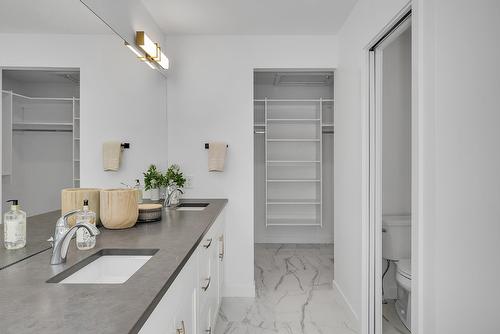 981 Lochness Street, Kelowna, BC - Indoor Photo Showing Bathroom